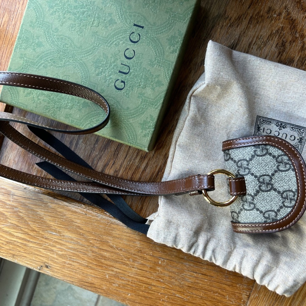 Authentic Gucci Leather Trimmed Logo Canvas AirPod Pro Cade W/Lanyard - Picture 9 of 11